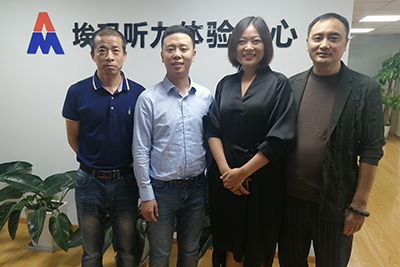 江棉斌和许茹冰老师走访学员帮助企业解决网络营销难题